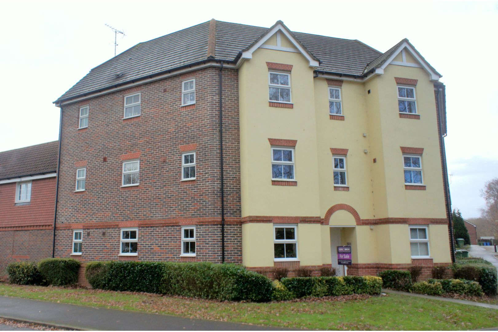 2 bed flat for sale in Woodland Walk, Aldershot GU12 Zoopla