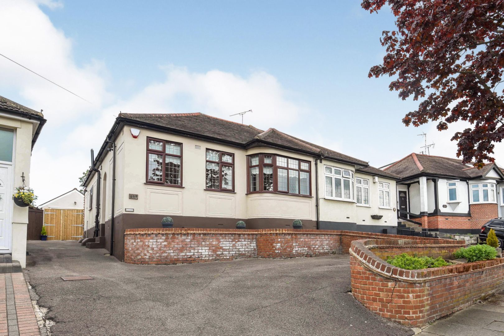 2 bed semidetached bungalow for sale in Havering Road, Romford RM1