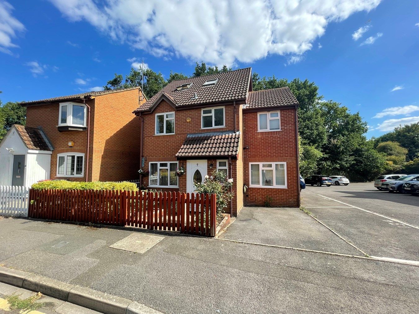 4 bed detached house to rent in Littlebrook Avenue, Burnham, Berkshire