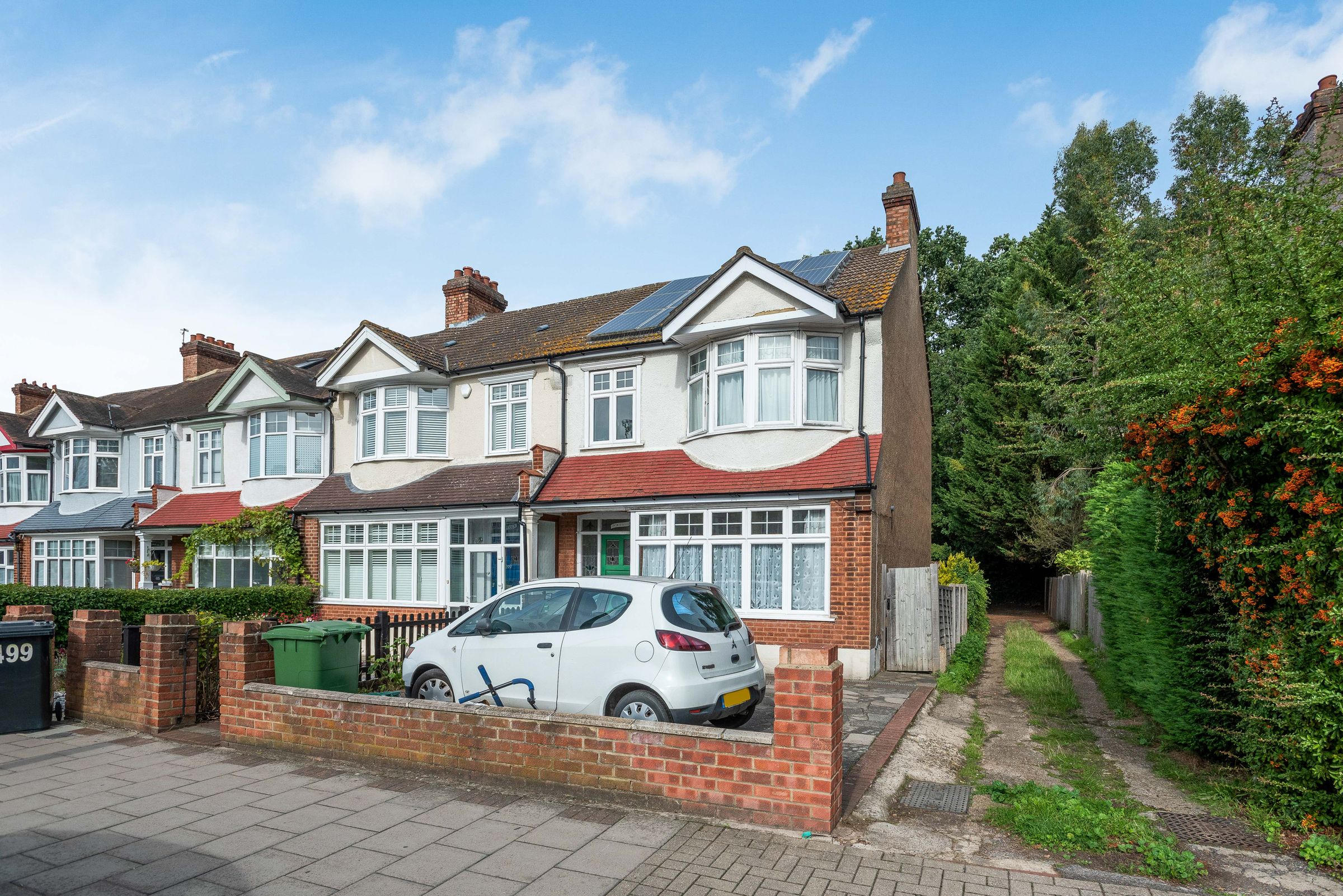 3 bed end terrace house for sale in Upper Elmers End Road, Beckenham