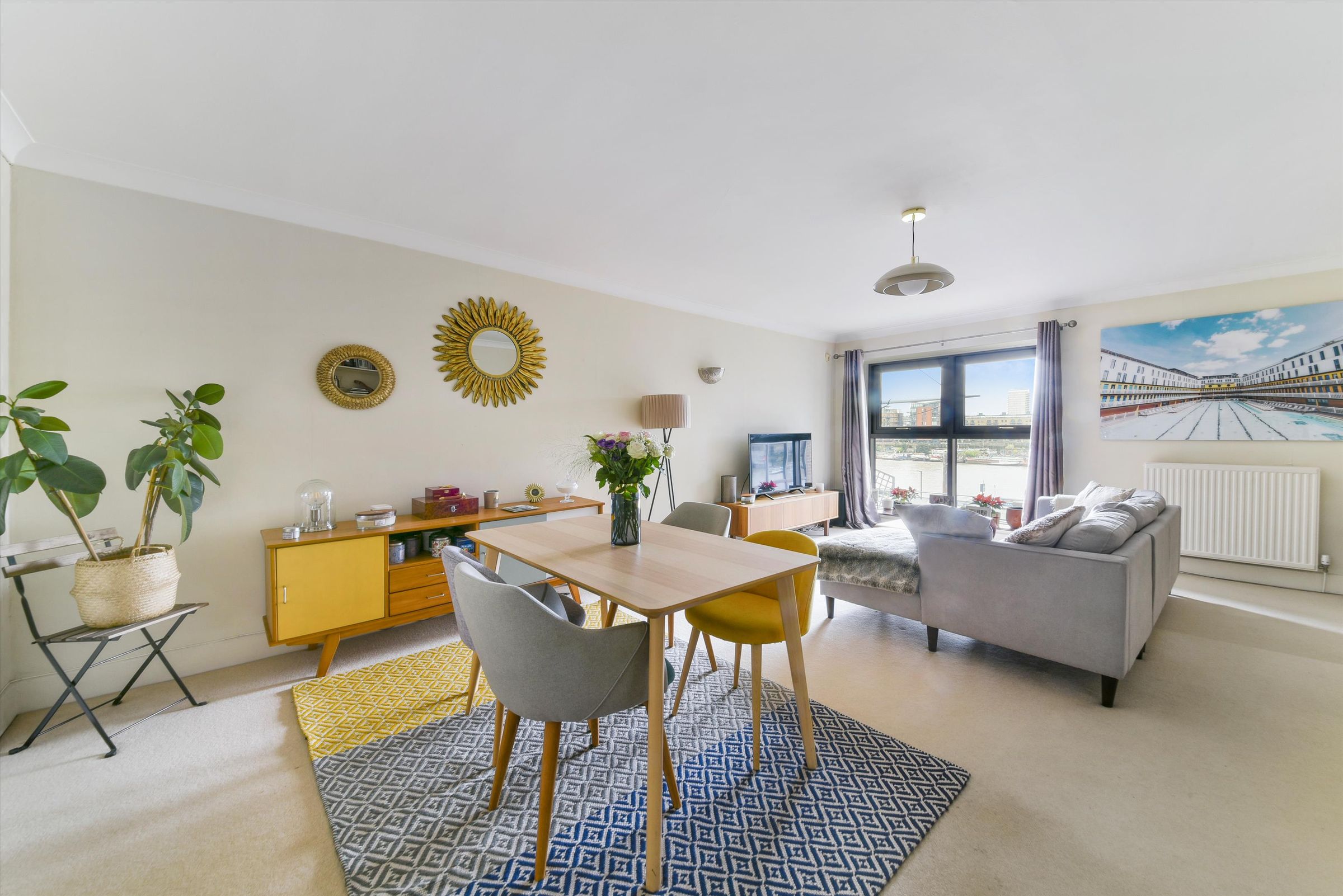 2 bed flat to rent in Tower Bridge Wharf, St. Katharines Way, London