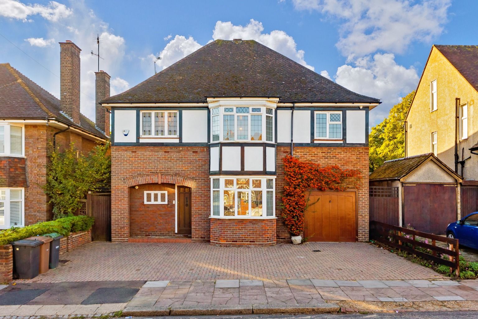 4 bed detached house for sale in Montrose Avenue, Luton LU3 Zoopla