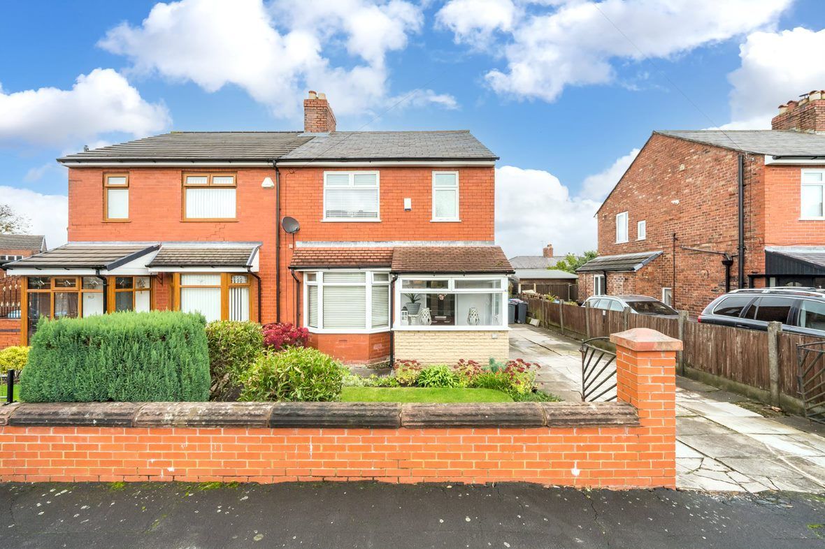 3 bed semidetached house for sale in Sundale Avenue, Whiston, Prescot