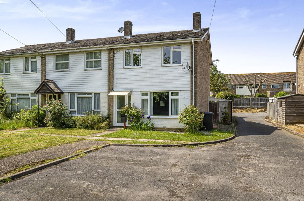 3 bed end terrace house for sale in The Chestnuts, Hunston, Chichester