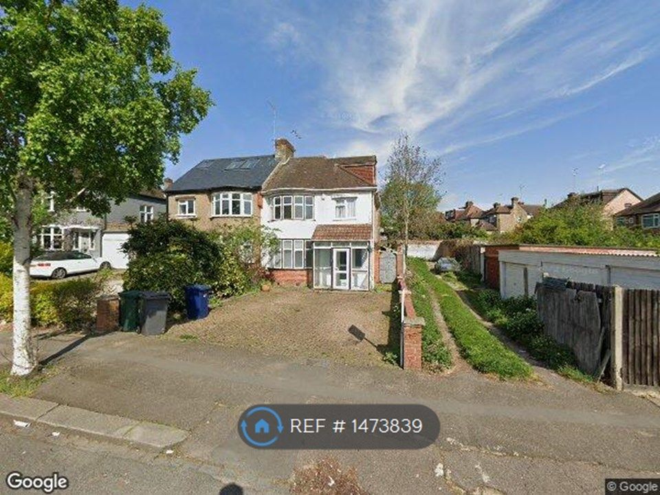 4 bed semidetached house to rent in Buxted Road, London N12 Zoopla