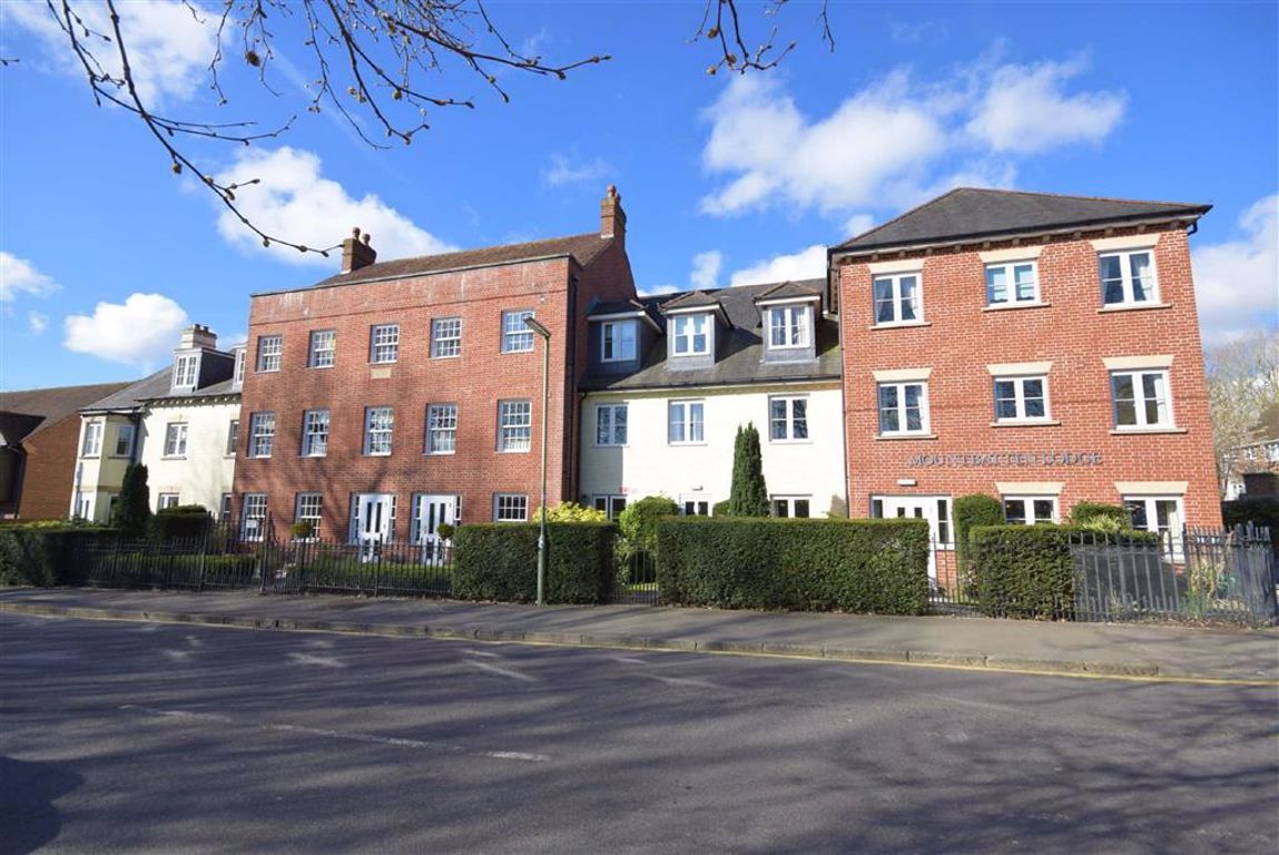 Mountbatten Lodge, Farnham, Surrey GU9  