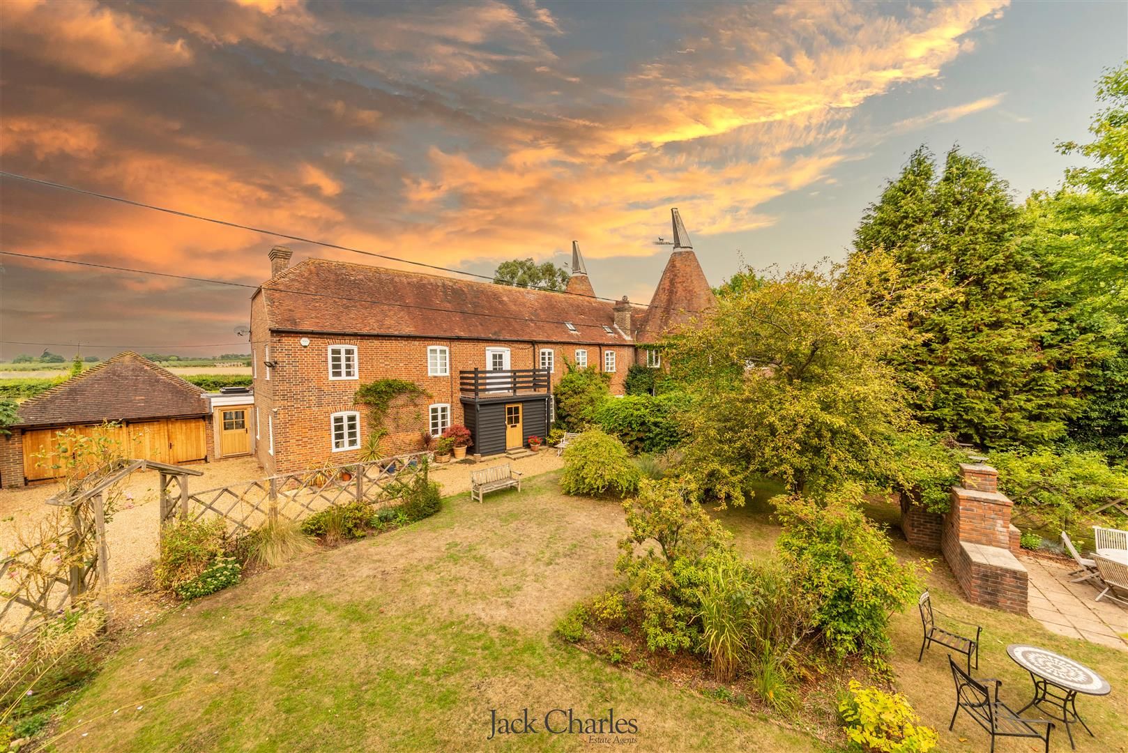 4 bed property for sale in Hartlake Road, Golden Green, Tonbridge TN11