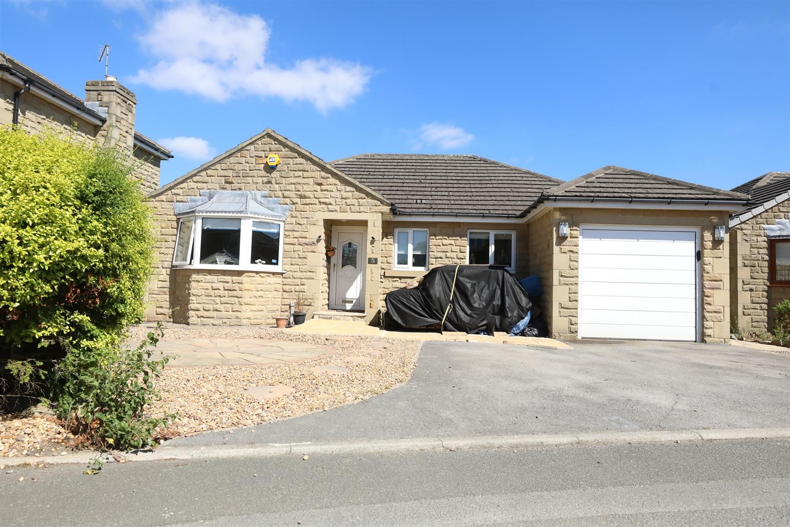 3 bed bungalow for sale in Vicarage Meadows, Holmfirth HD9 Zoopla
