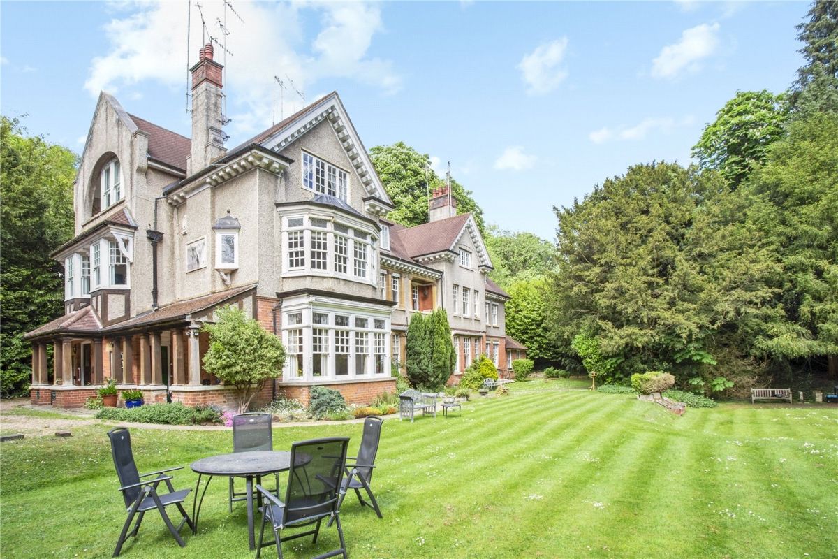 3 bed flat to rent in Harestone Valley Road, Caterham CR3 Zoopla