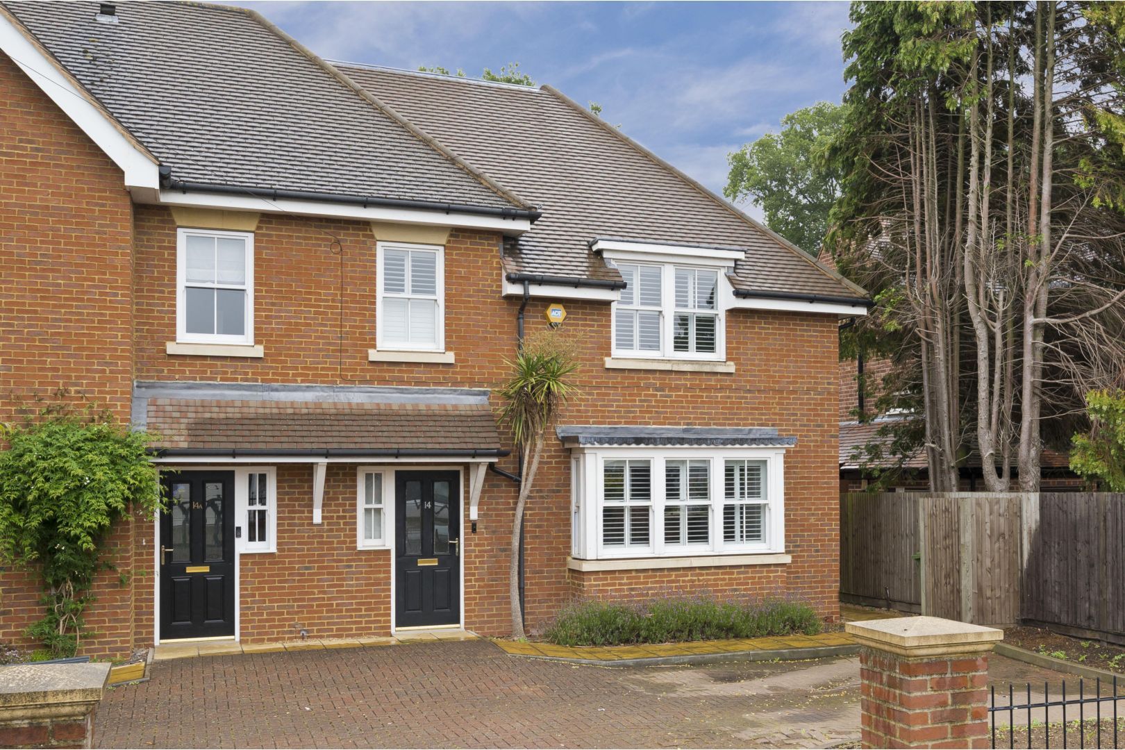 4 bed semidetached house for sale in Acacia Road, Hampton TW12 Zoopla