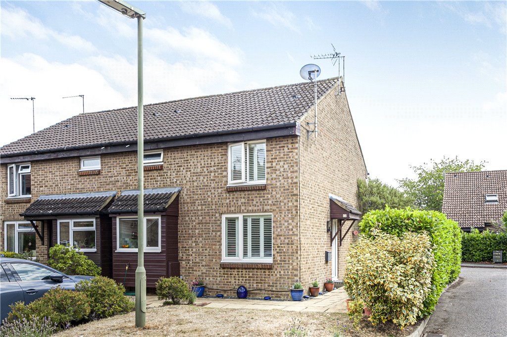 1 bed end terrace house for sale in Hodgson Gardens, Guildford, Surrey