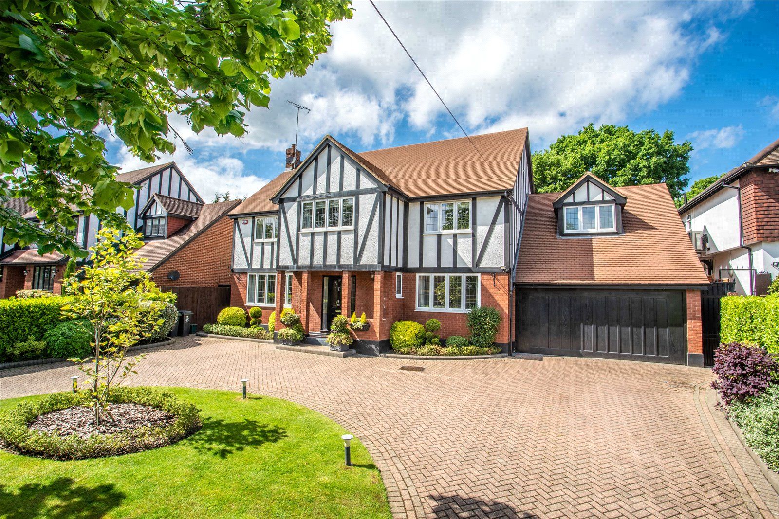 5 bed detached house for sale in Little Plucketts Way, Buckhurst Hill