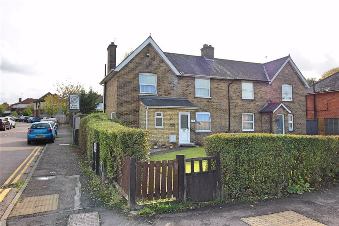 3 bed semidetached house for sale in Hillside Avenue, Borehamwood