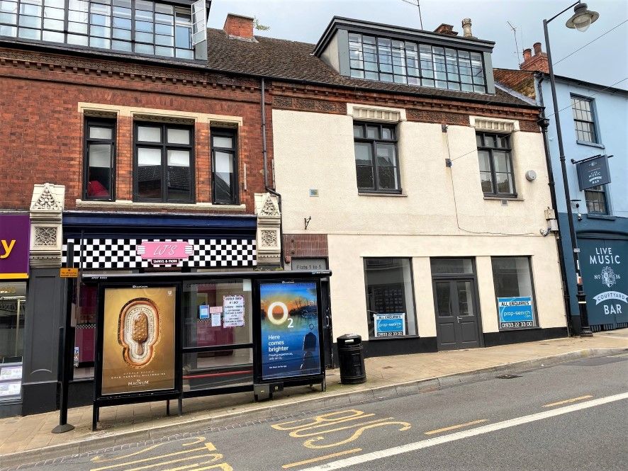 Flat 2, 8 Tithe Barn Road, Wellingborough, Northamptonshire NN8