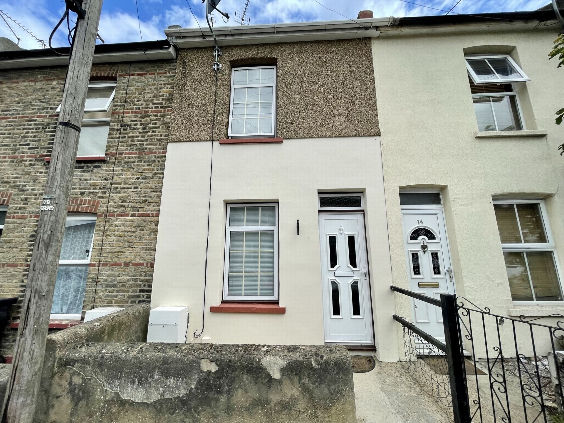 2 bed terraced house to rent in Stanley Road, Gravesend DA11 Zoopla