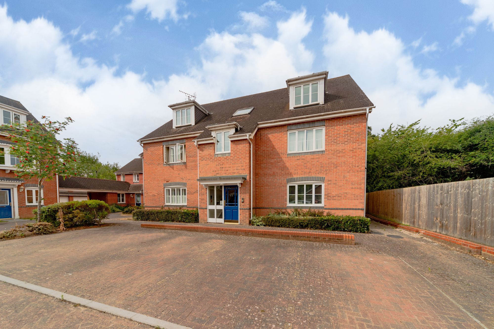 2 bed flat for sale in Marlow Court, All Hallows Road, Caversham RG4