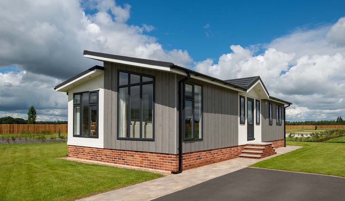 2 bed mobile/park home for sale in Chester Road, Oakmere, Northwich CW8