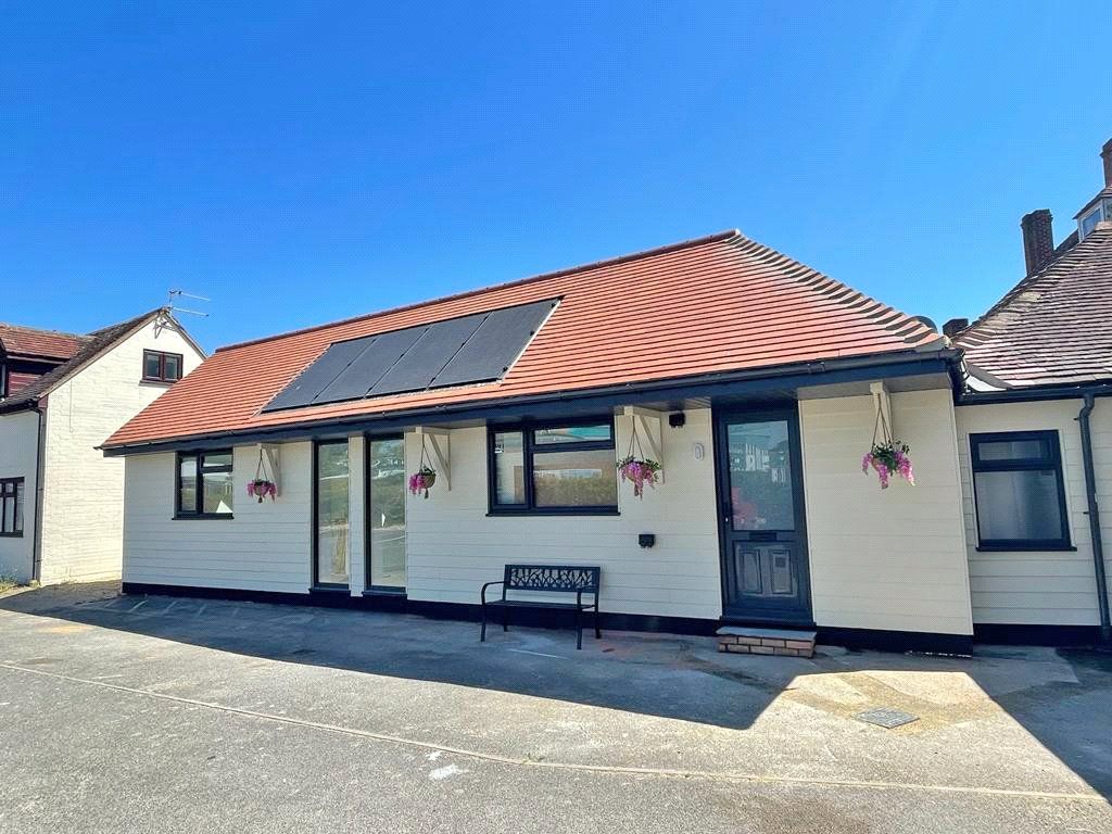 1 bed bungalow for sale in Lymington Road, New Milton, Hampshire BH25