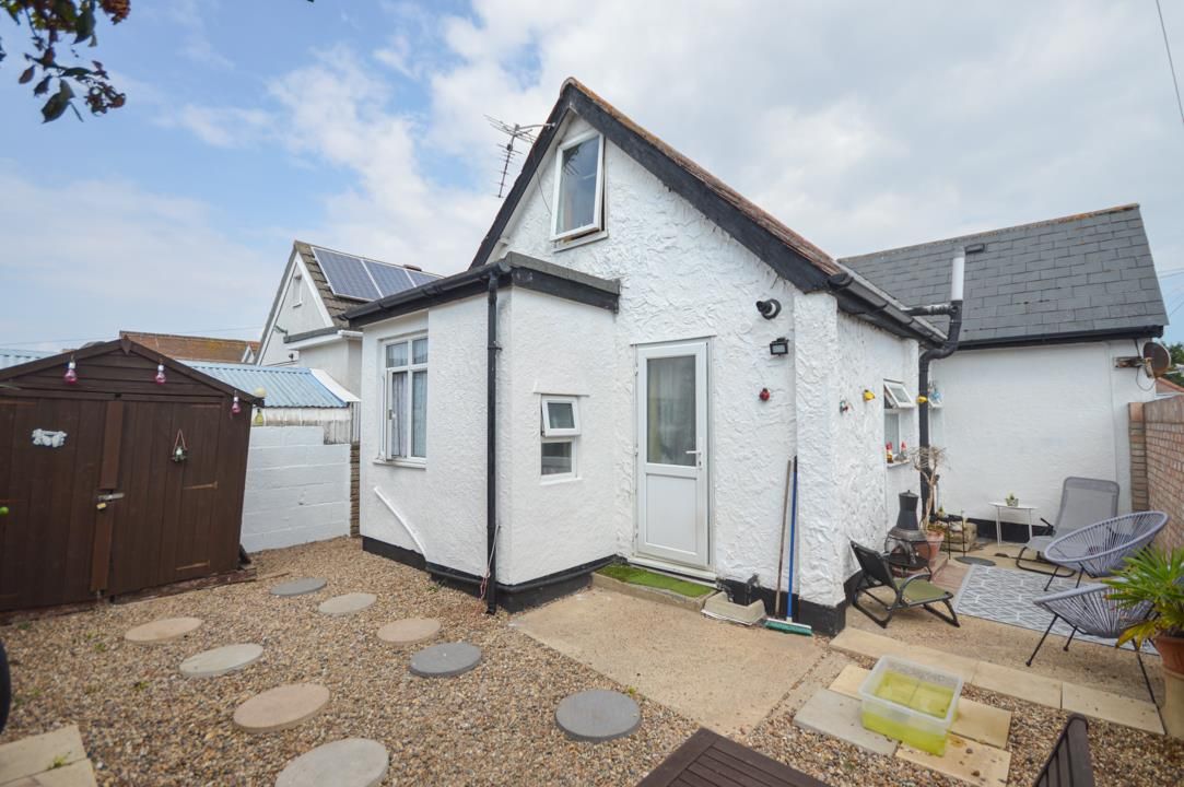 3 bed property for sale in Golf Green Road, Jaywick, ClactonOnSea