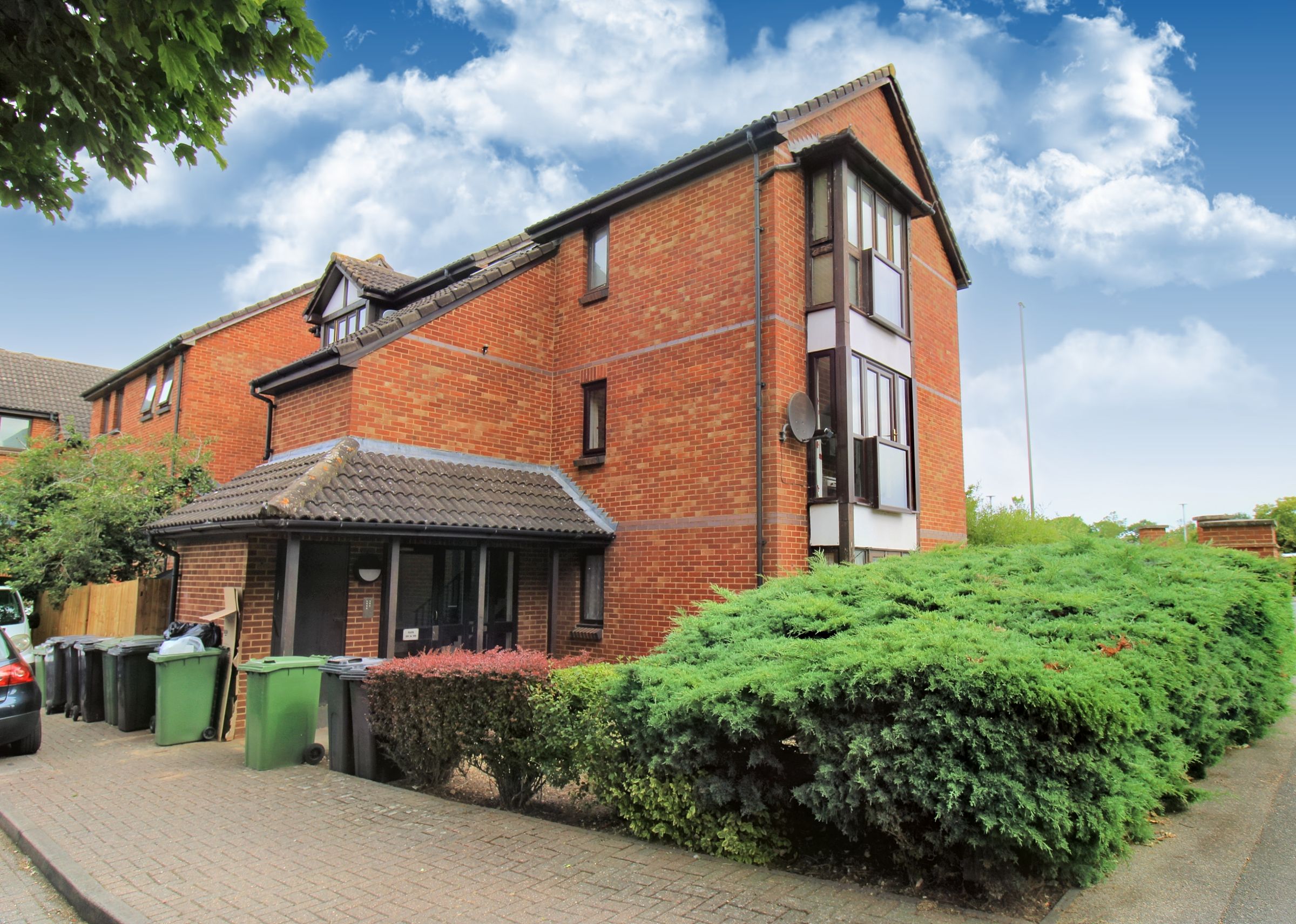 Studio to rent in Farriers Road, Epsom KT17 Zoopla