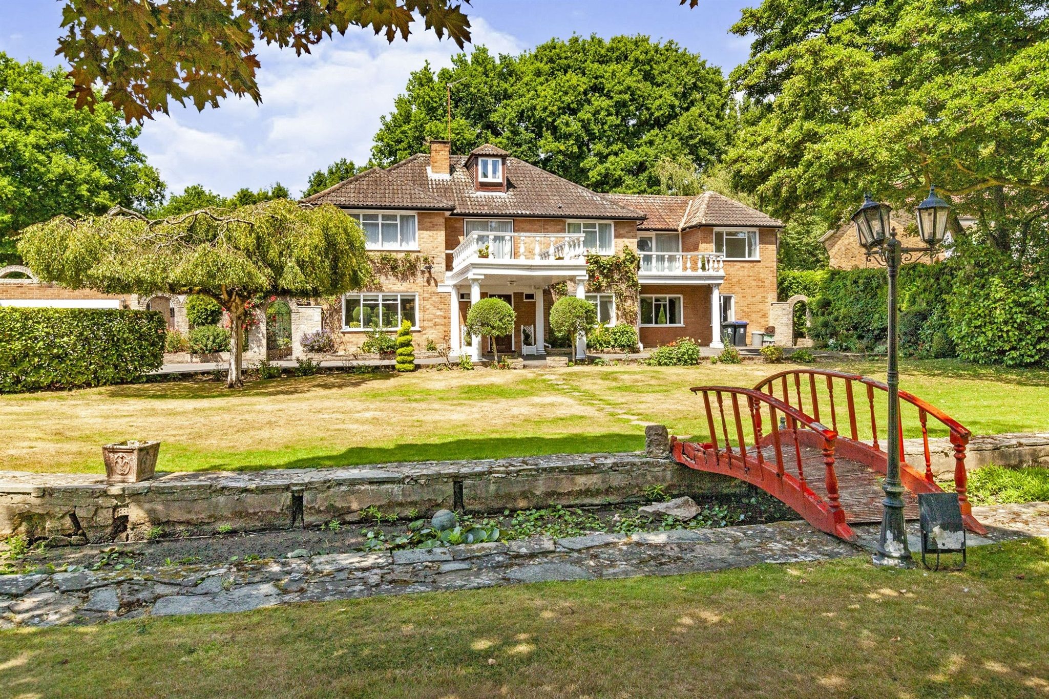 6 bed detached house for sale in Lakeside Drive, Stoke Poges, Slough