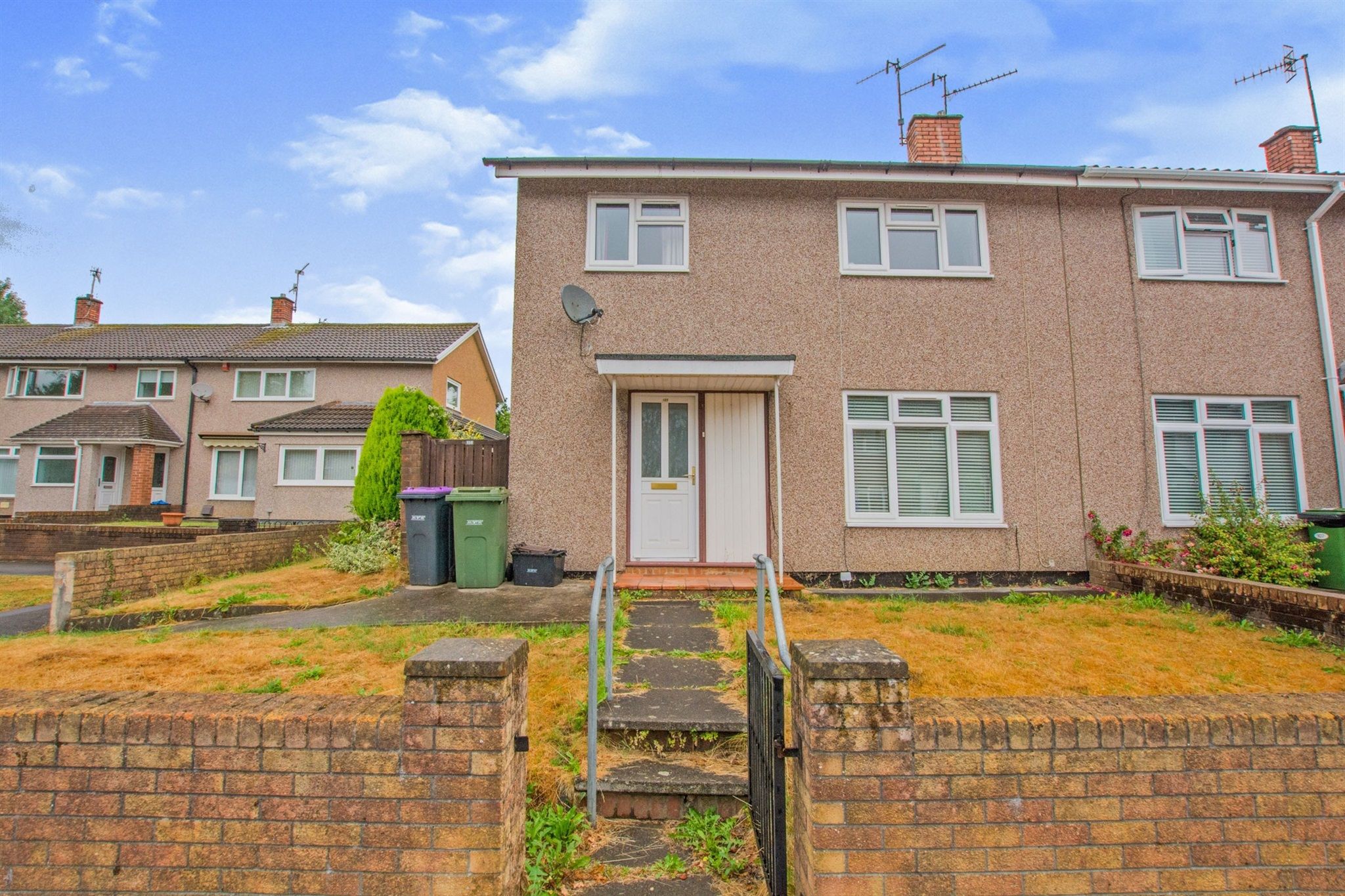 3 bed end terrace house for sale in Caernarvon Crescent, Llanyravon