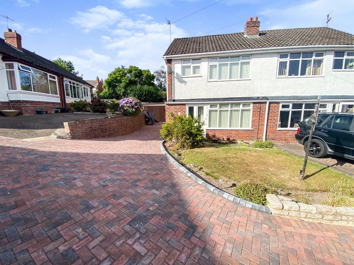 3 bed semidetached house for sale in Queens Gardens, Netherton, Dudley
