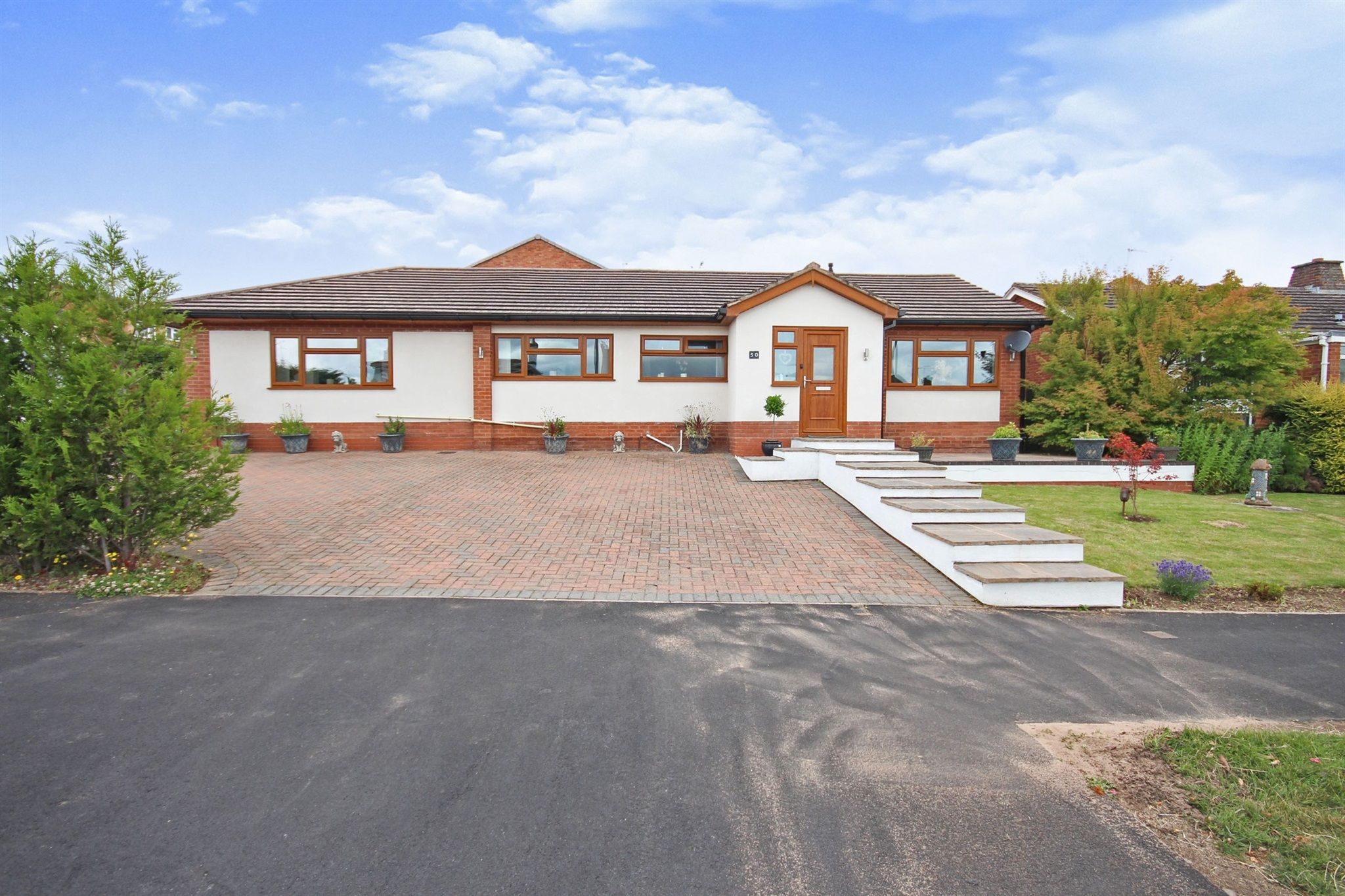 5 Bed Detached Bungalow For Sale In Golf Lane Whitnash Leamington Spa