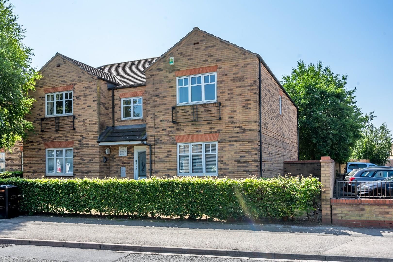 2 bed flat for sale in Oak Tree Court, Haxby, York YO32 Zoopla