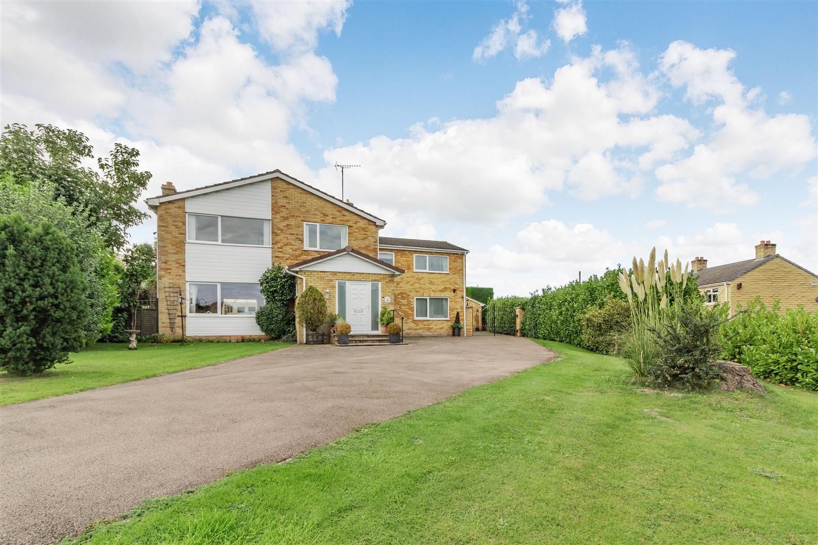 5 bed detached house for sale in Ivy House Estate, Gorsley, RossOnWye