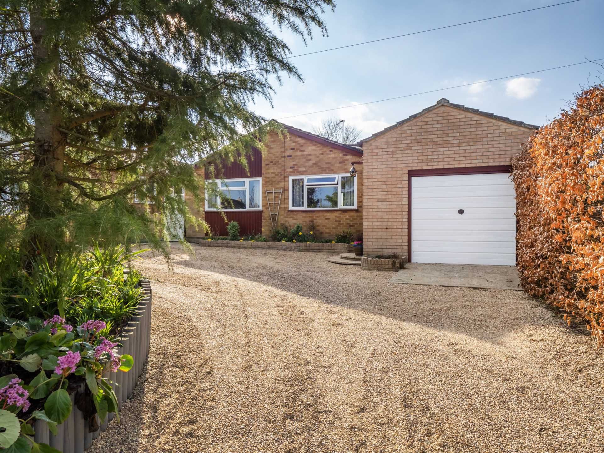 3 bed detached bungalow for sale in Harker Way, Blofield Heath NR13