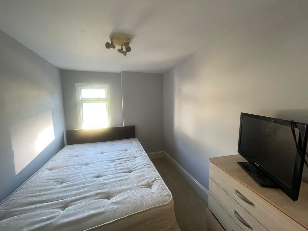 Room to rent in Pixley Street, London E14 Zoopla