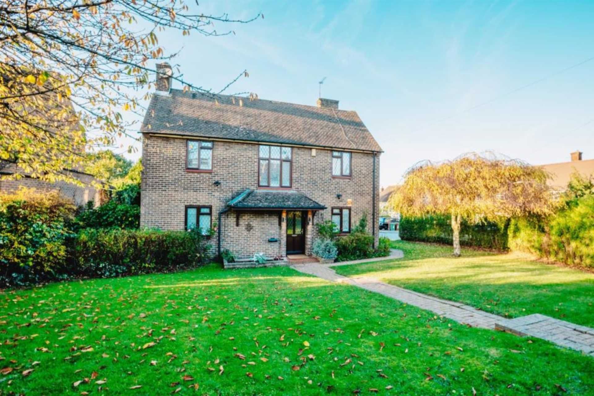 4 bed detached house for sale in Cleveland Crescent, Borehamwood WD6