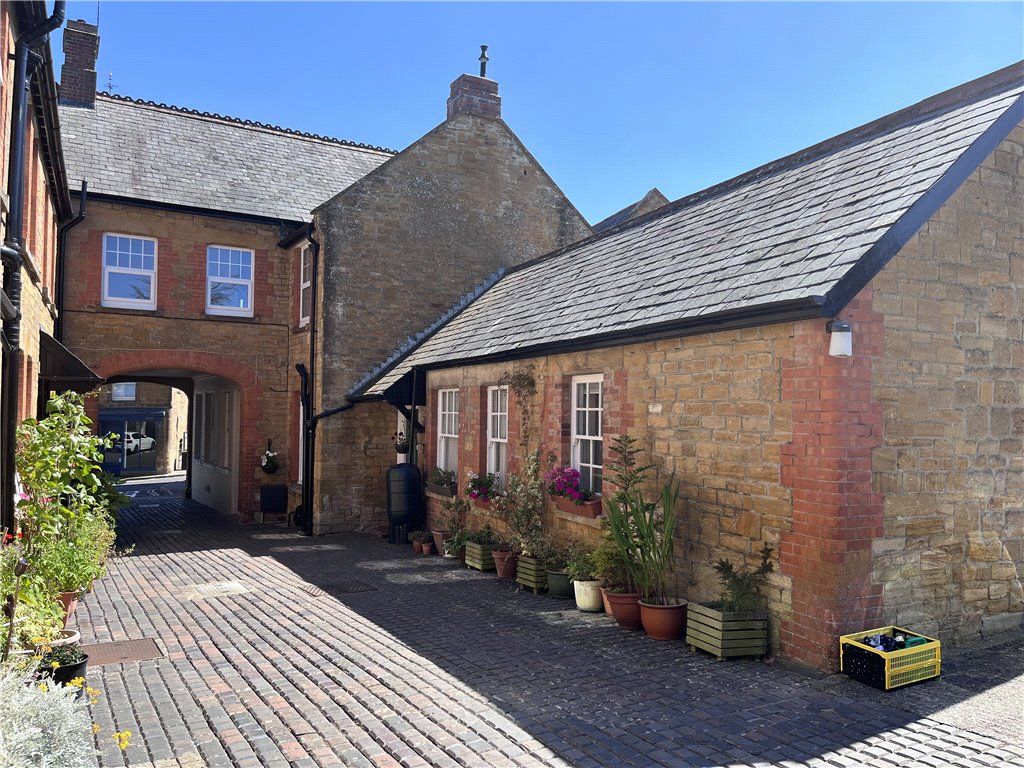 2 bed flat to rent in Crown Court, South Petherton, Somerset TA13 Zoopla