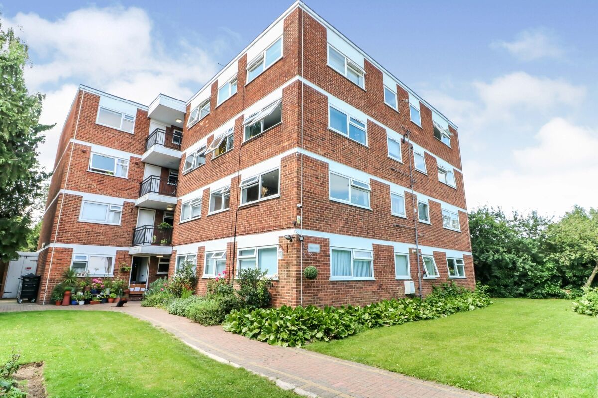 Lynwood Close London E18