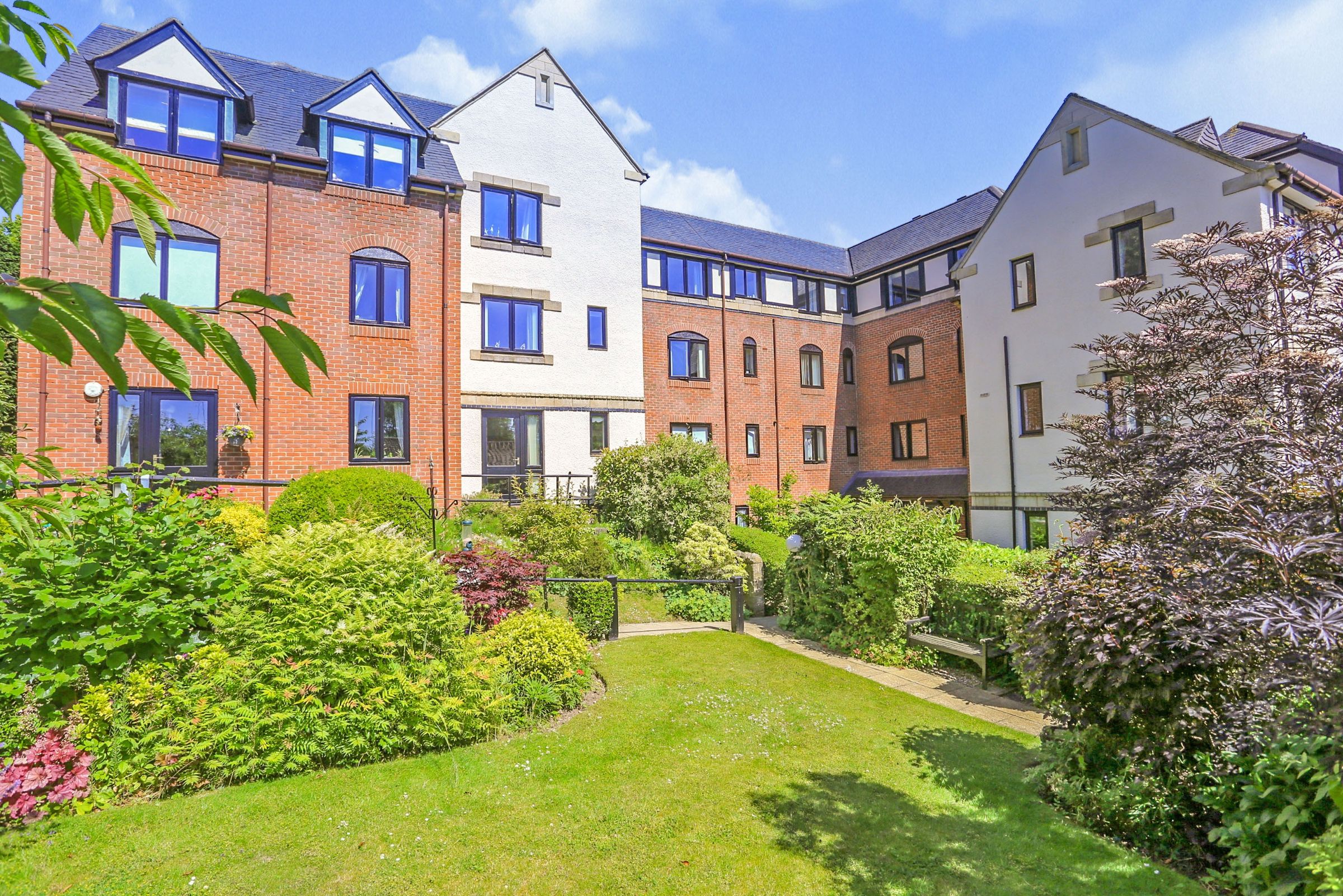 1 bed flat for sale in Vale Court, Knaresborough, North Yorkshire HG5