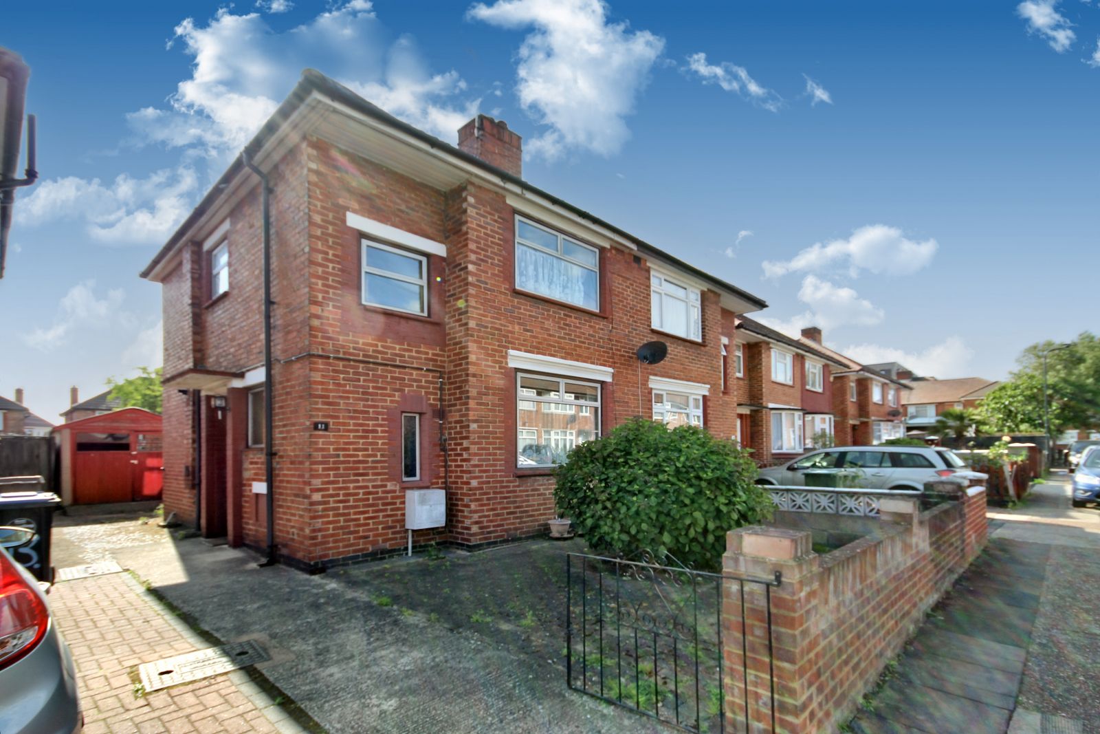 3 bed semidetached house for sale in Longley Avenue, Wembley