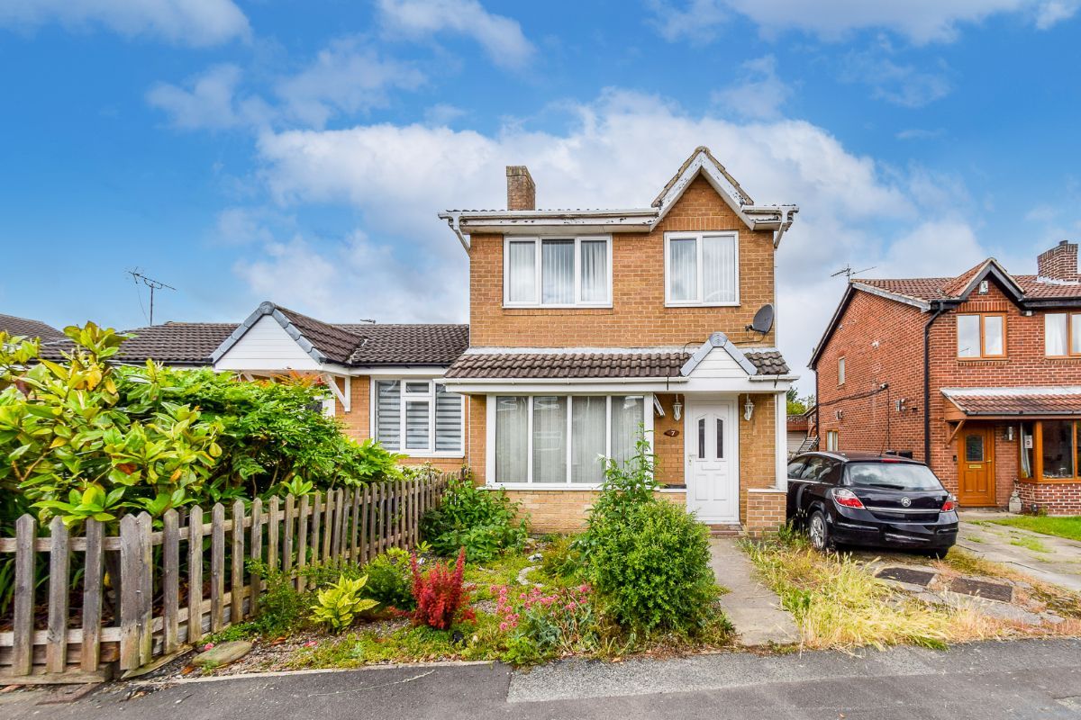 3 bed semidetached house for sale in Meadow Brook Close, Normanton WF6