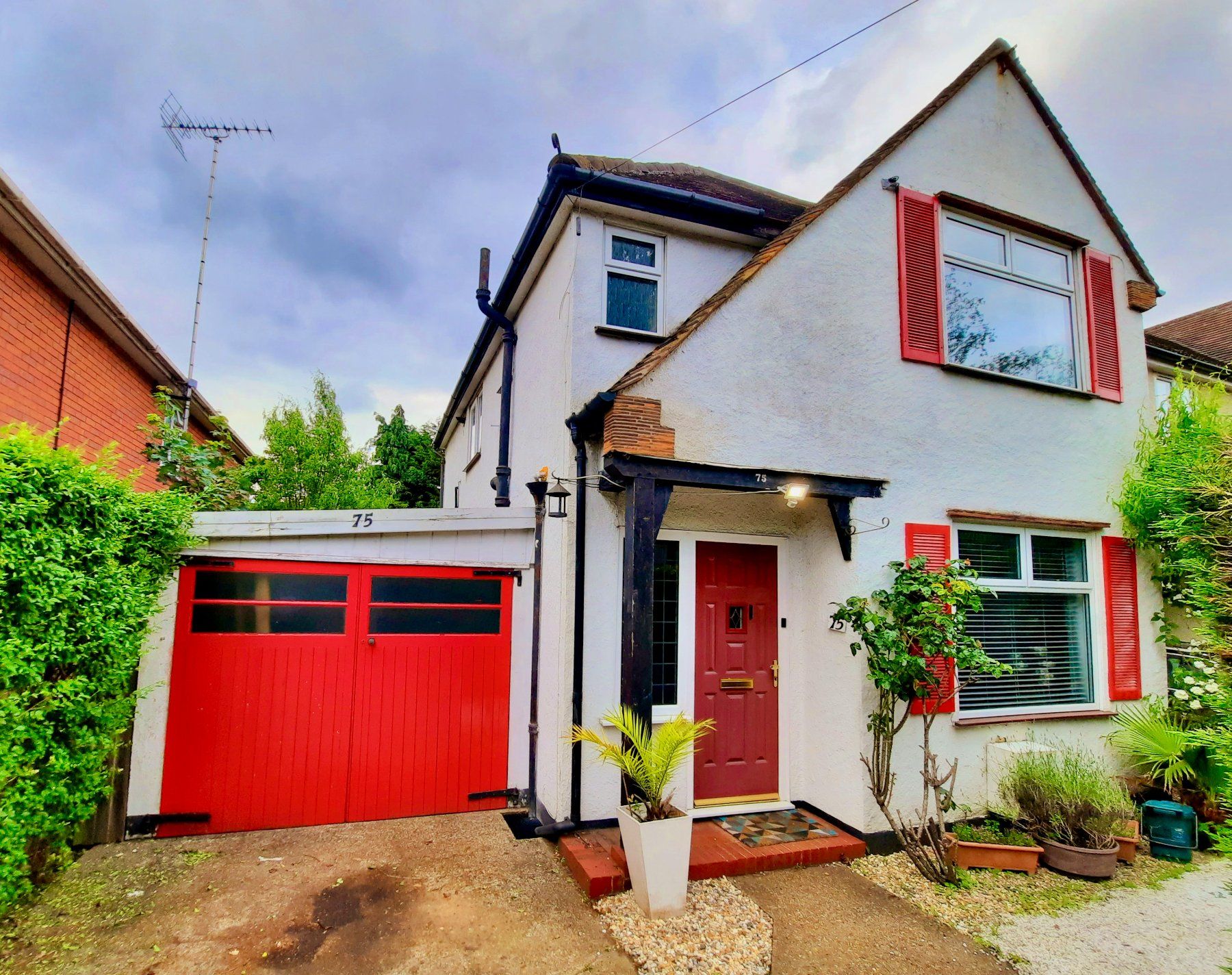 3 bed detached house for sale in Claremont Road, West Byfleet KT14 Zoopla