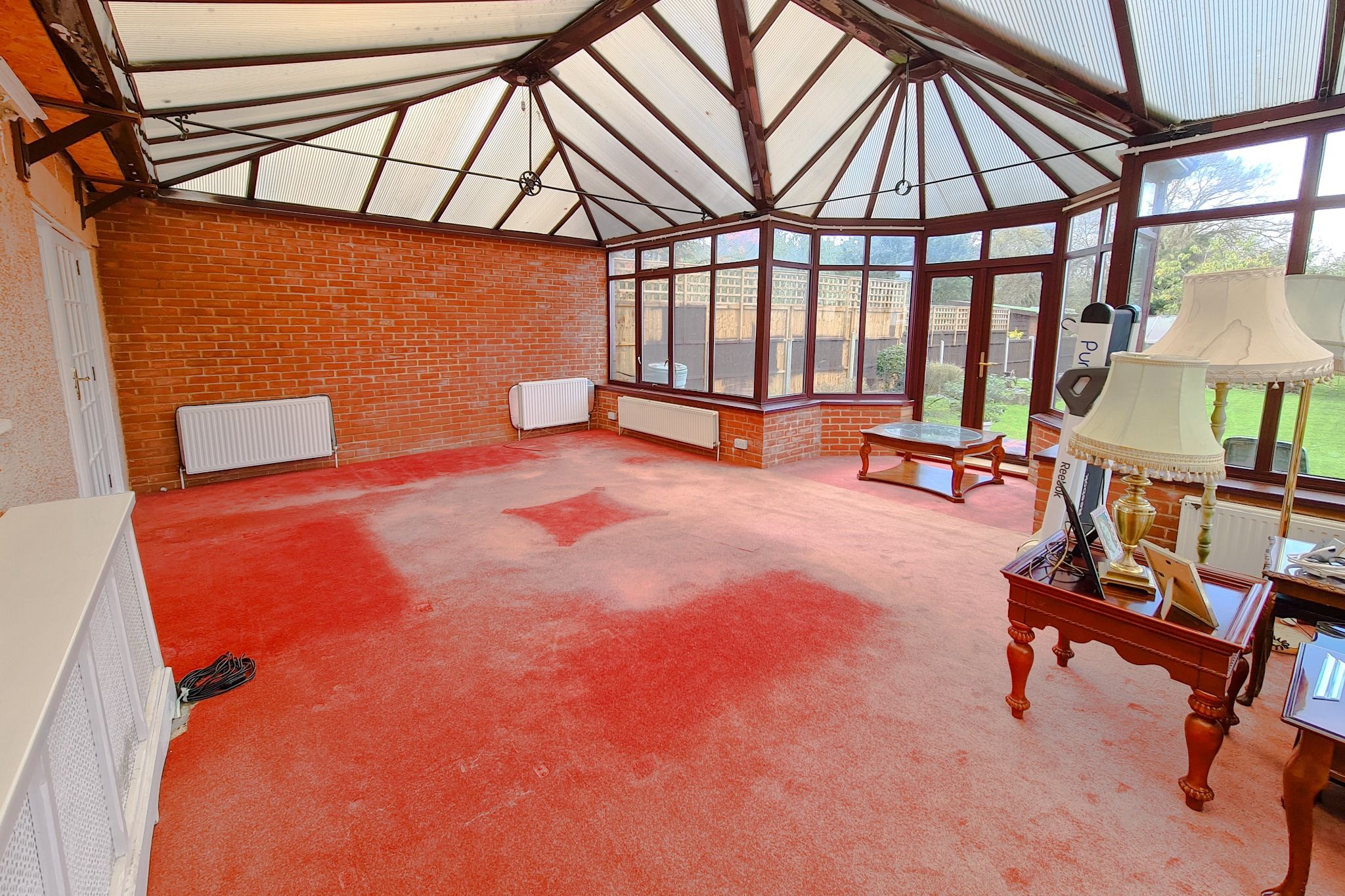 3 bed semidetached bungalow for sale in Coppermill Road, Wraysbury