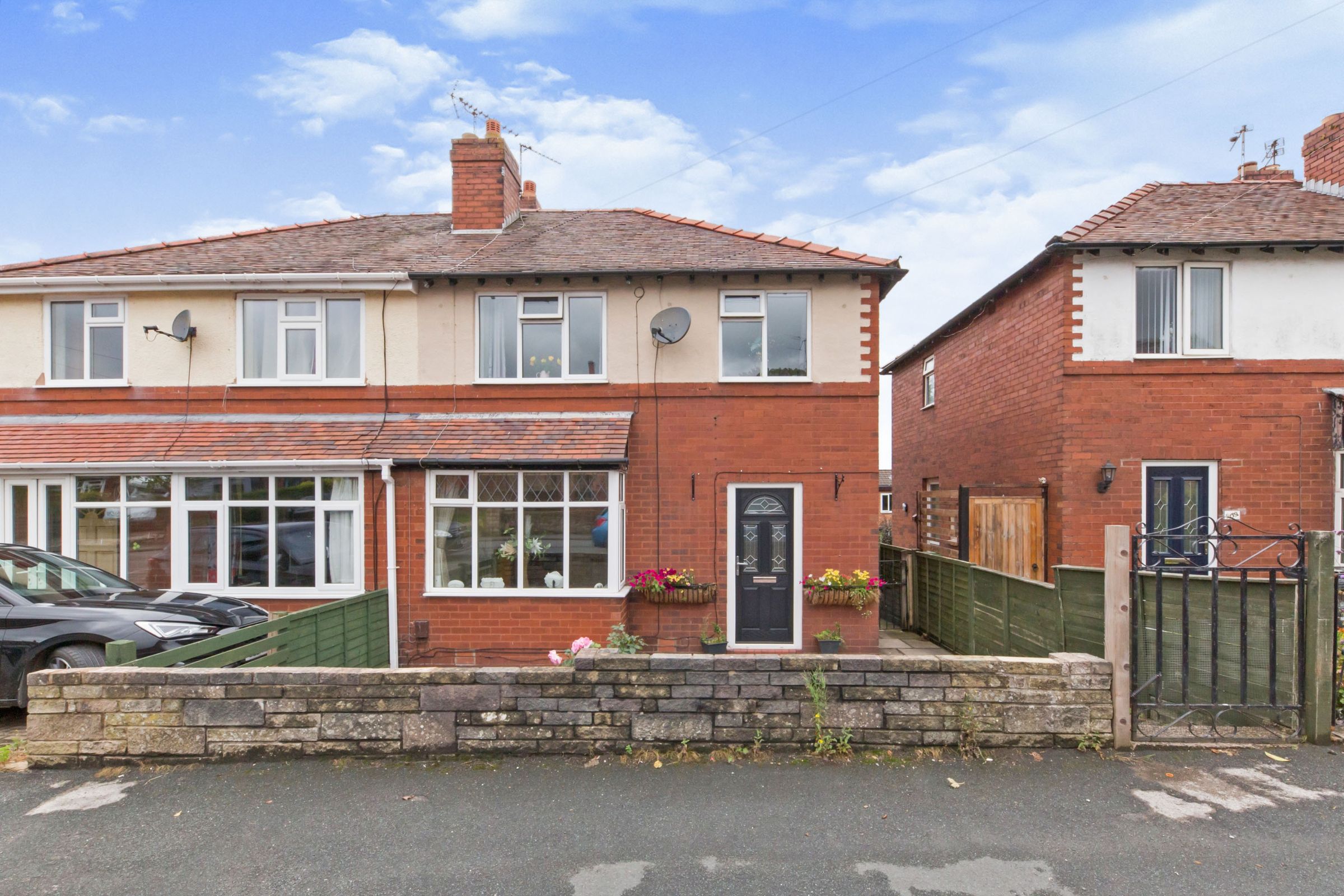3 bed semidetached house for sale in Black Road, Macclesfield