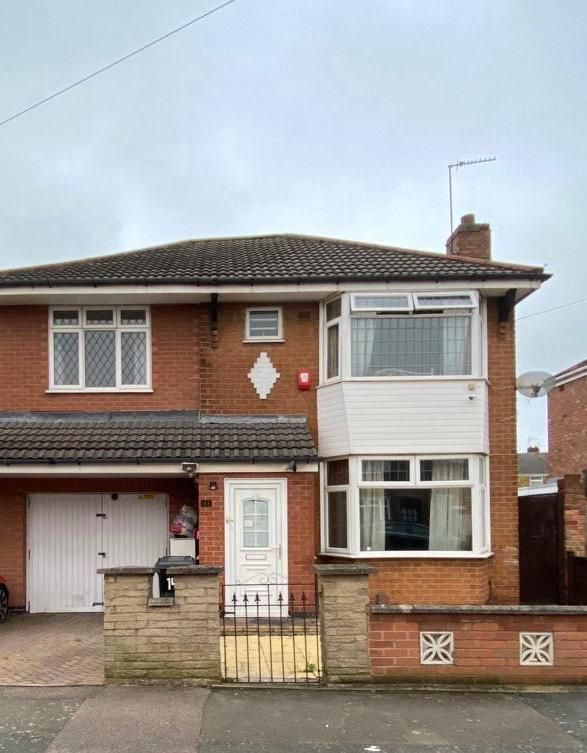 4 bed detached house for sale in Roseway, Leicester, Leicestershire LE4