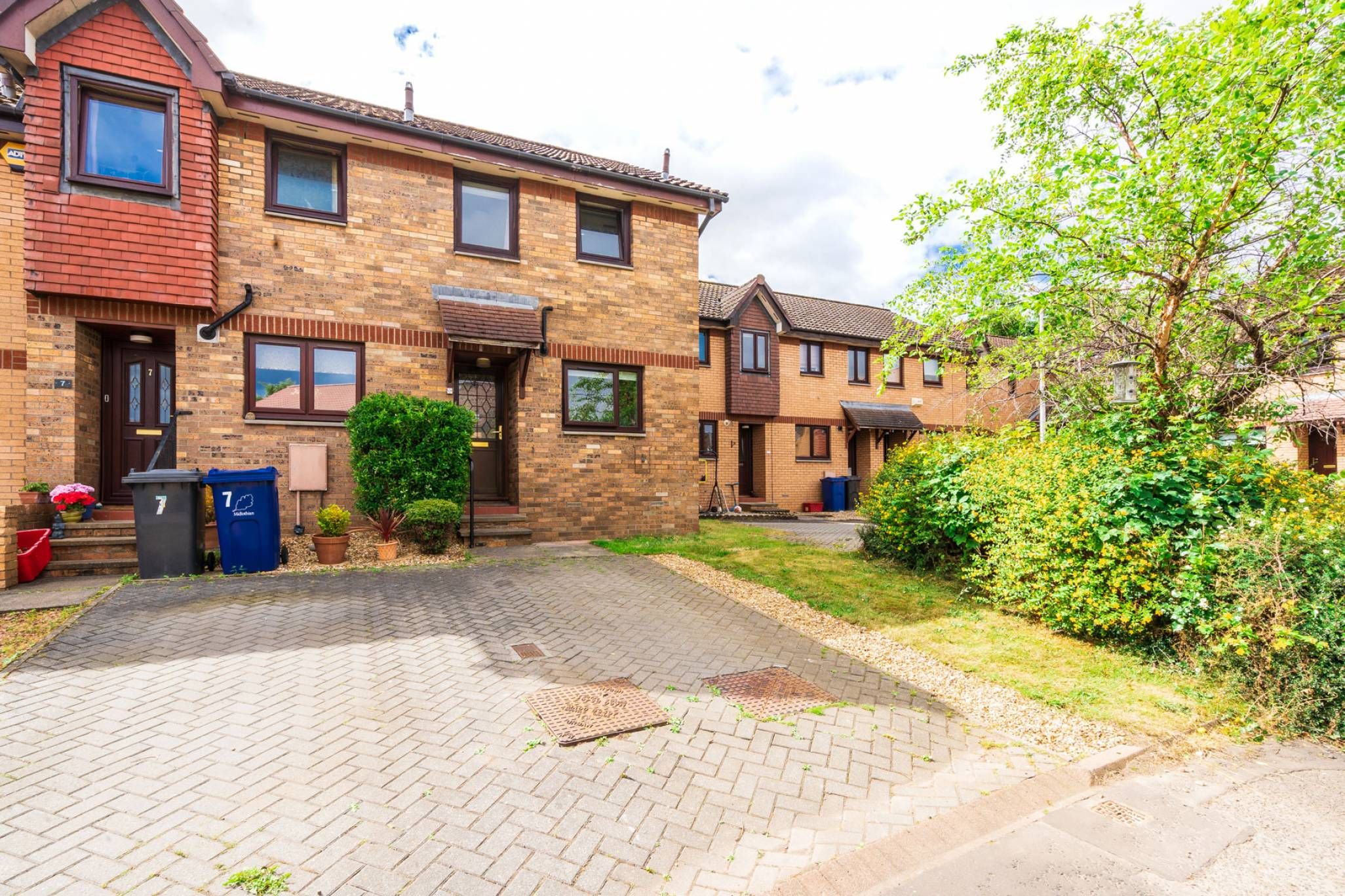 2 bed end terrace house for sale in Easthouses Place, Dalkeith