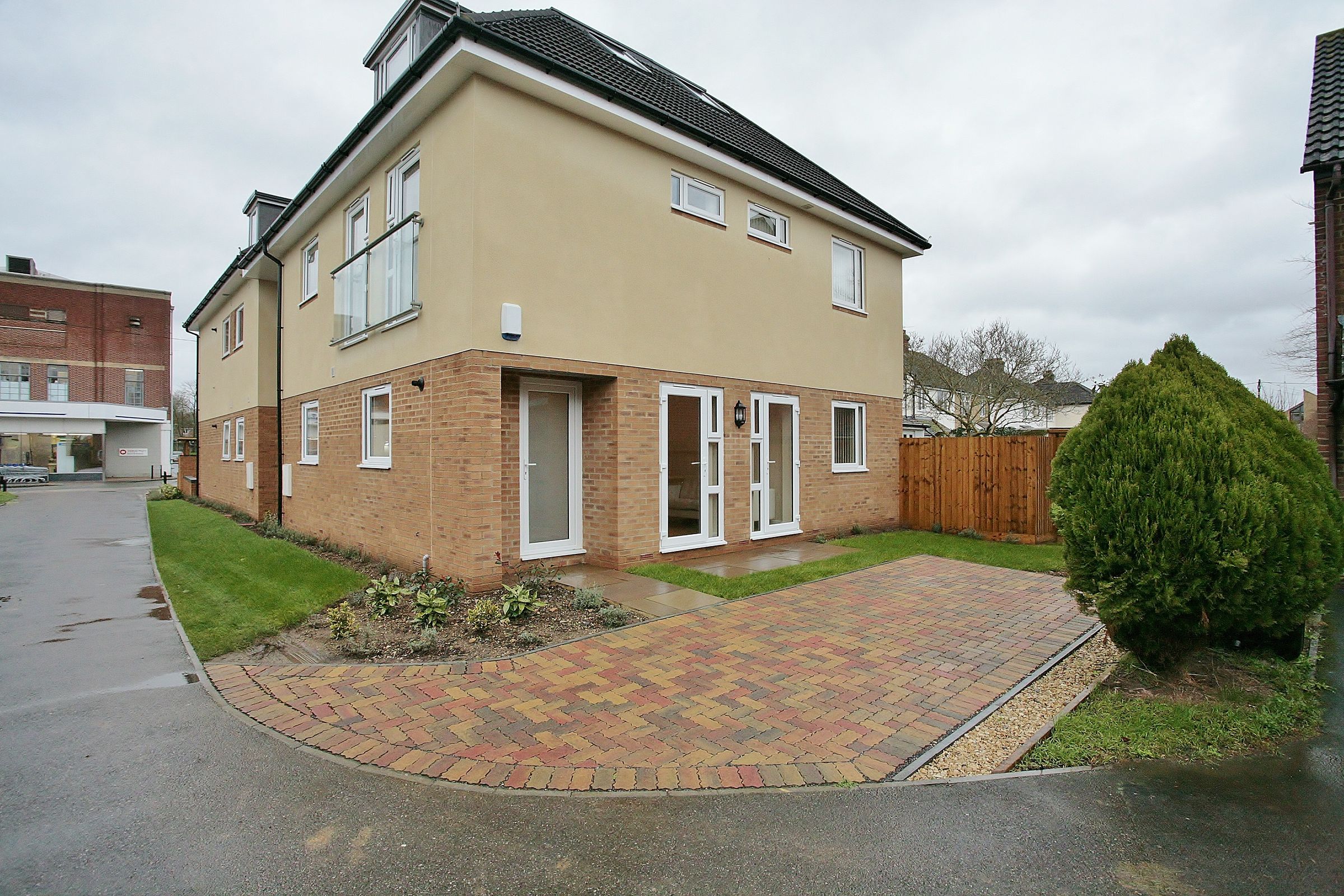 2 bed flat to rent in Kidlington Centre, High Street, Kidlington OX5