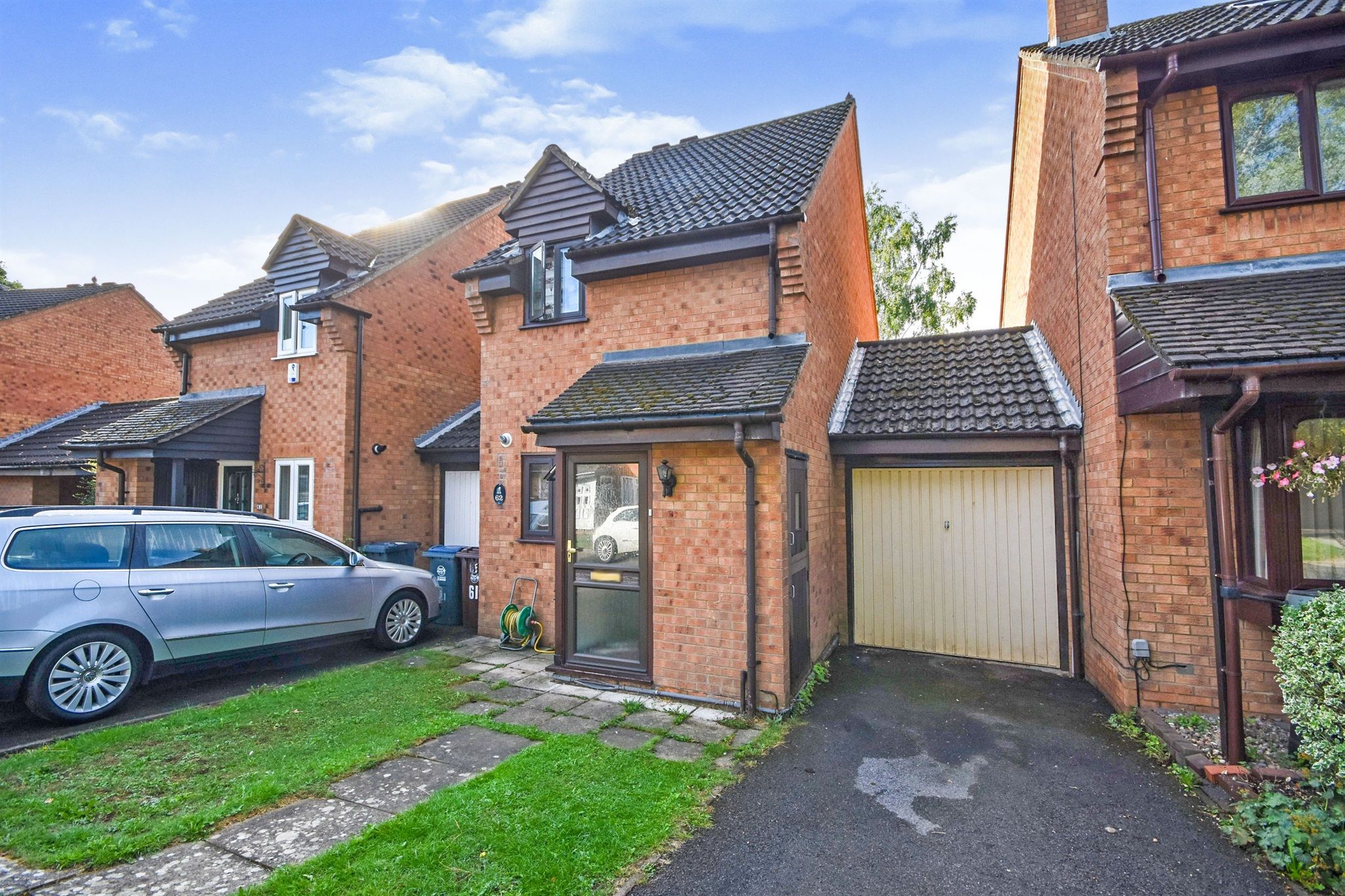 2 bed linkdetached house for sale in Ellenborough Close, Thorley