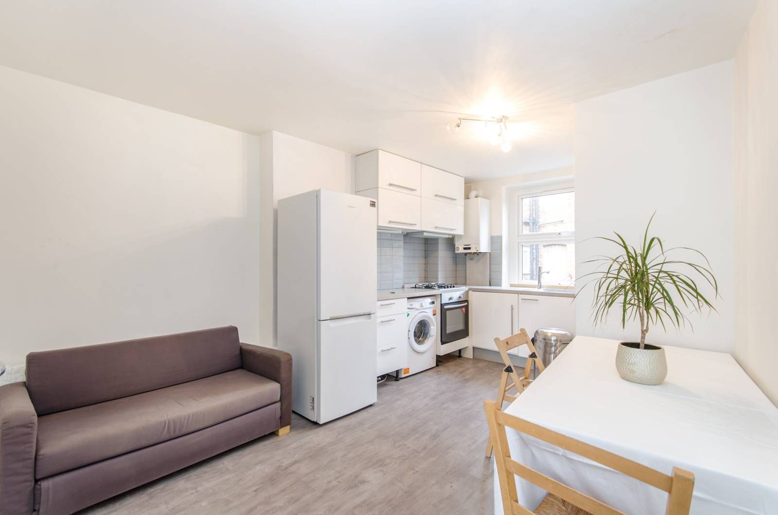 2 bed flat to rent in Kilburn Lane, Queen's Park, London W10 Zoopla