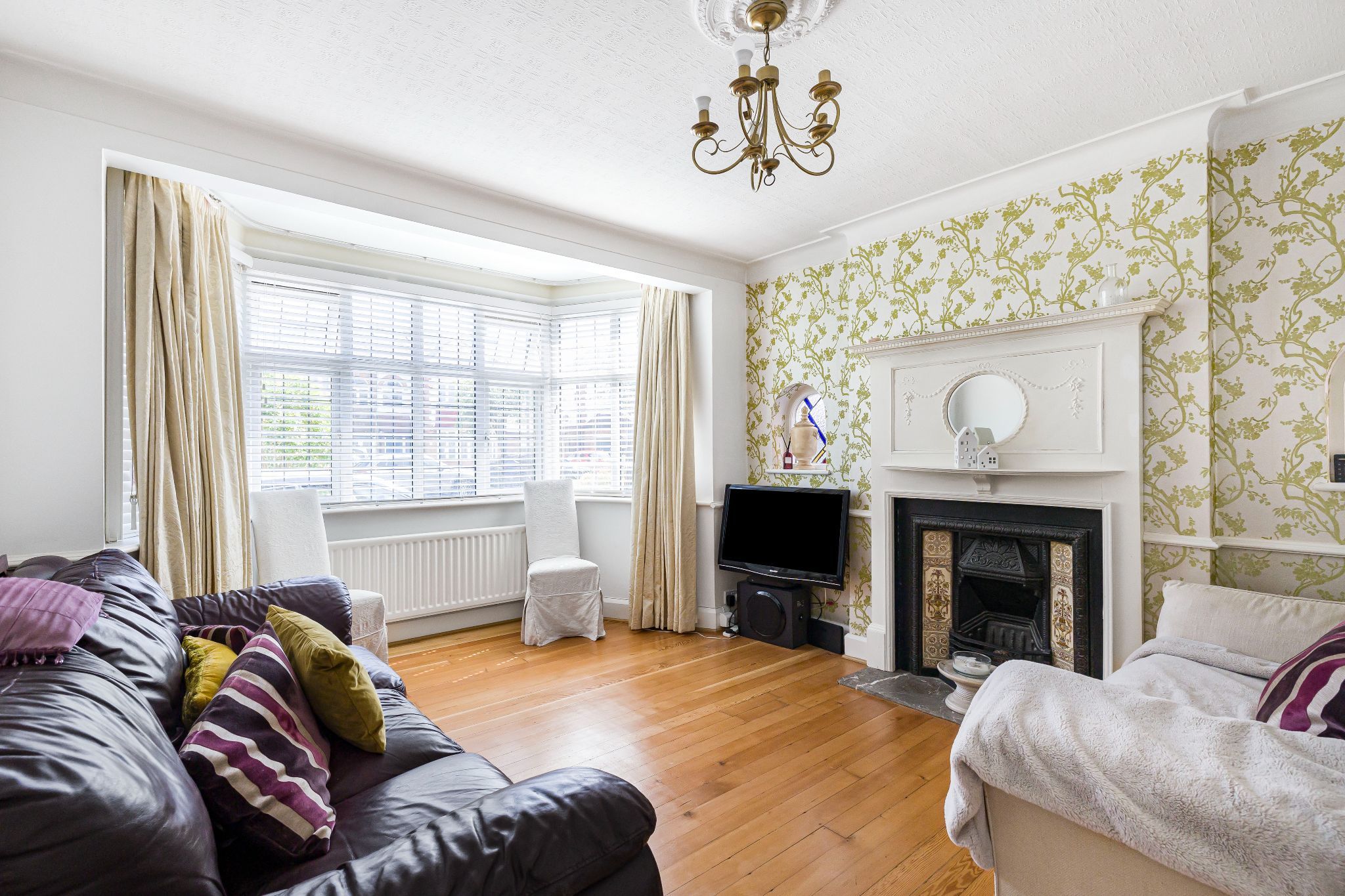 3 bed semidetached house for sale in Sussex Way, Cockfosters,