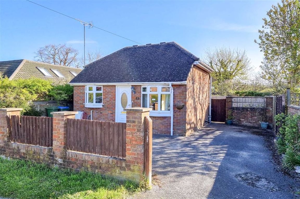 2 bed detached bungalow for sale in Albion Road, Pitstone, Leighton