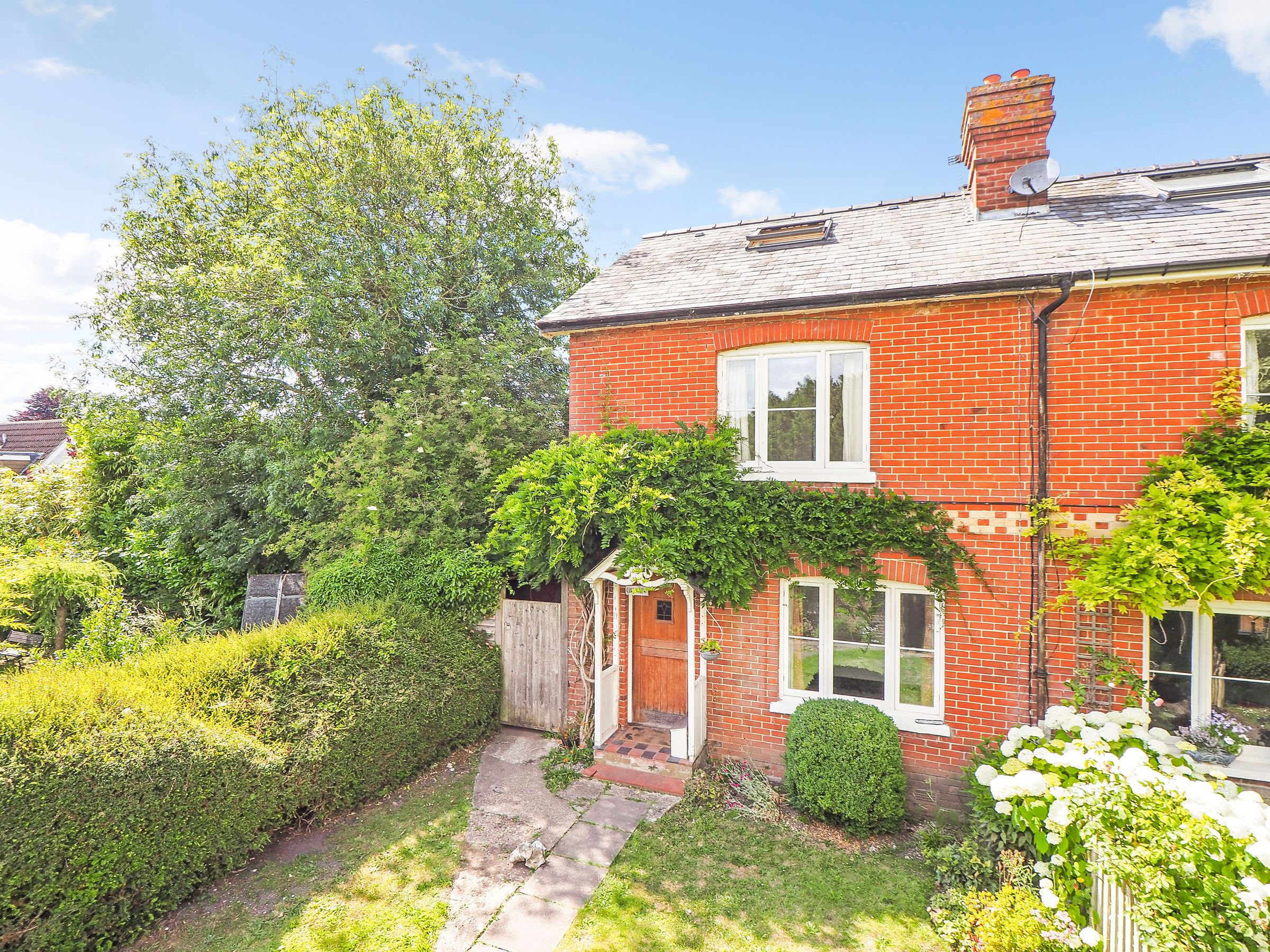 3 bed semidetached house for sale in Inhams Row, Old Alresford