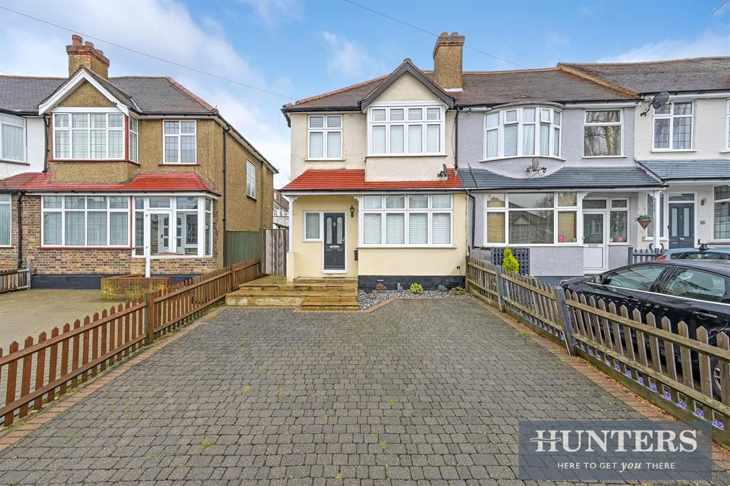 3 bed end terrace house for sale in Braemar Road, Worcester Park KT4